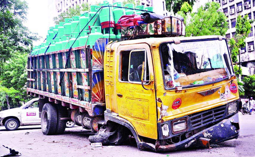 A CNG cylinder laden truck collapses due to tyre burst incidentally saved from disaster occurred in front of the Secretariat in city on Friday.