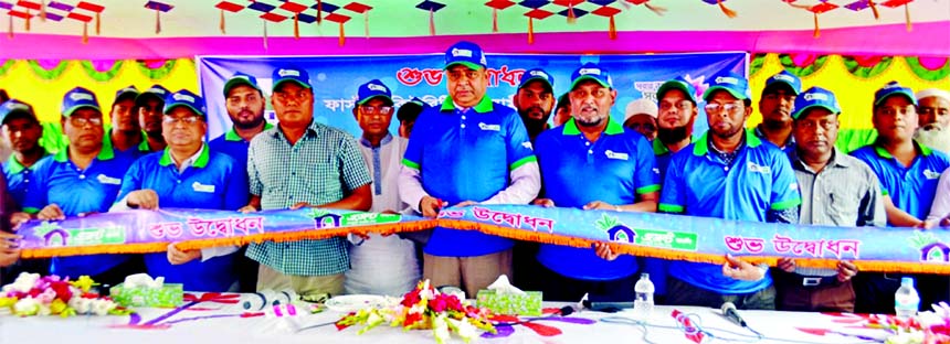 Syed Waseque Md Ali, Managing Director of First Security Islami Bank Limited, inaugurating its Agent Banking outlet at Chhatiantola Bazar in Bagharpara in Jashore on Sunday. Md. Mustafa Khair, DMD, Md. Abdur Rashid, Khulna Zonal Head, Md. Faridur Rahman J