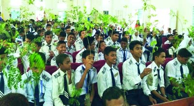 RANGPUR: Social organisation 'Poribartan Chai' launched the '100 Sobuj School Gori Campaign -2018'by distributing saplings among the students of Rangpur Shishu Niketon School and Holy Child Public School at a function on Saturday.