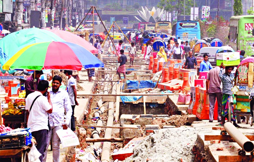 Road digging, pipe lying, tunnel opening in the middle of the streets and such other repair work at Motijheel Commercial Area and at most other places in the city center have created a huge mess in city life. Motijheel being the major commercial district