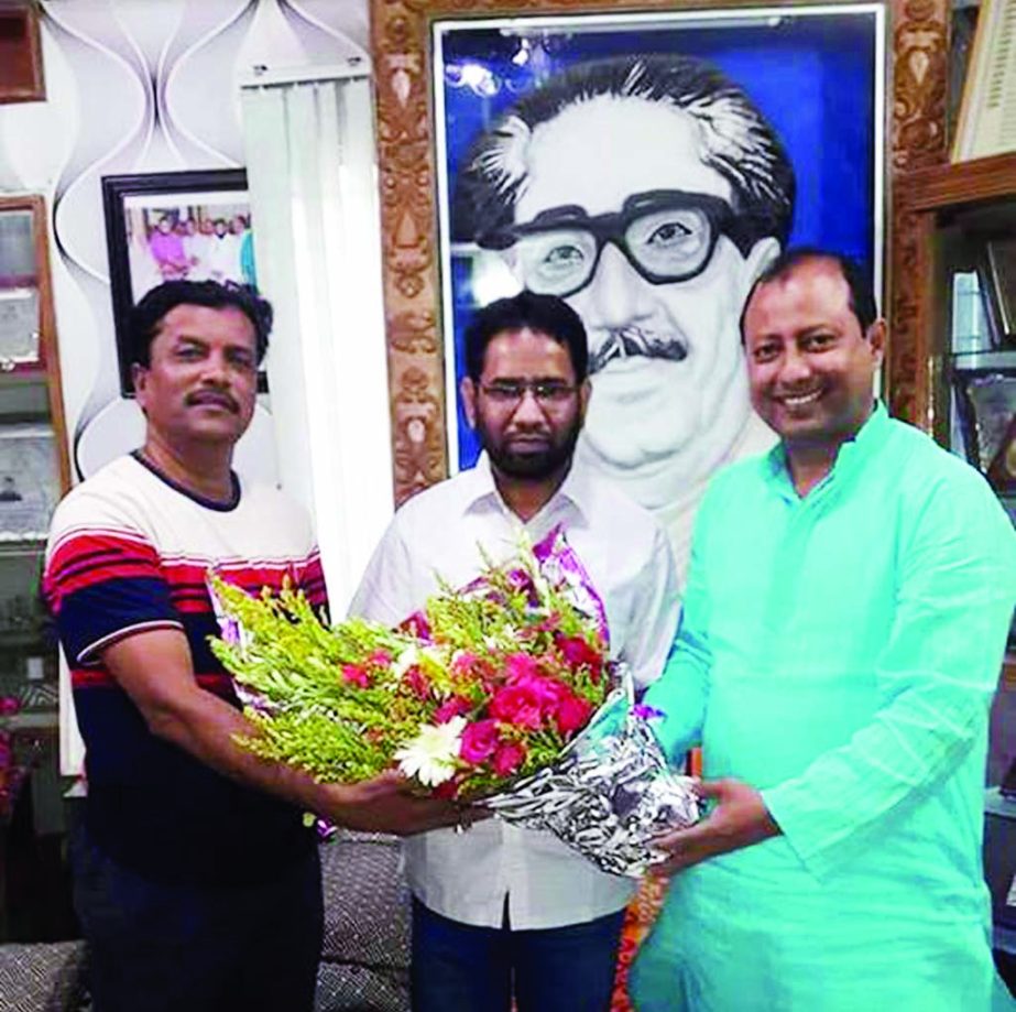 President of Dhaka Metropolitan Awami Jubo League Mainul Hossain Khan Nikhil and General Secretary Ismail Hossain greeted newly made In-charge of Acting President of Dhaka North Jubo League Sabbir Alam Litu with bouquet at Jubo League Central office in th
