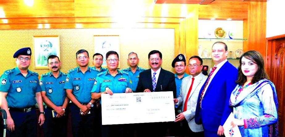 Md. Mehmood Husain, Managing Director of NRB Bank Limited, handing over a cheque of Tk. 5 lakh to Dhaka Metropolitan Police (DMP) Commissioner Md. Assaduzzaman Mia for financial assistance to the DMP Education Scholarship at DMP Headquarters on Thursday.