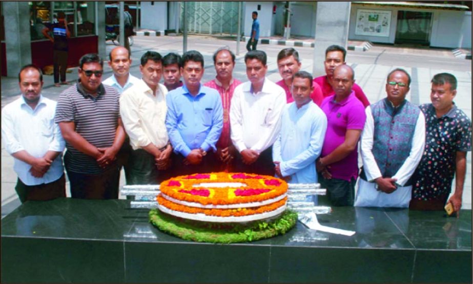 Office-bearers of newly formed Dhaka-based Gopalganj Journalists Association placing wreaths at the portrait of Bangabandhu Sheikh Mujibur Rahman at Bangabandhu Memorial Museum, Dhanmondi in the city yesterday.