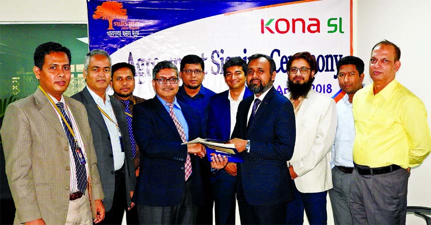 Minaoar Hossain Tanjil, Managing Director, Kona Software Limited and MM Monirul Alam, Managing Director of Guardian Insurance Limited, exchanging a contract signing documents at its head office in the city recently. Under the deal, employees along with fa