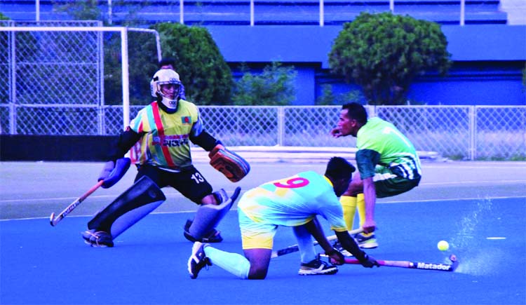 A moment of the match of the Green Delta Insurance Premier Division Hockey League between Dhaka Abahani Limited and Victoria SC at the Maulana Bhashani National Hockey Stadium on Thursday. Abahani won the match 8-0.