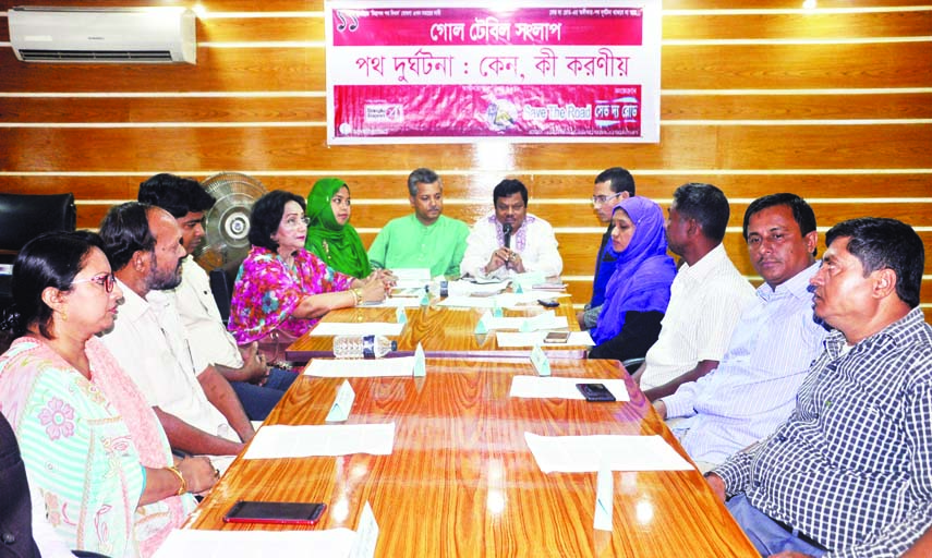 A roundtable meeting on road accident was organised by Save the Road at DRU Auditorium yesterday. Joint Convenor of Garments Workers' Coordination Parishad Z M Kamrul seen speaking at the meeting.