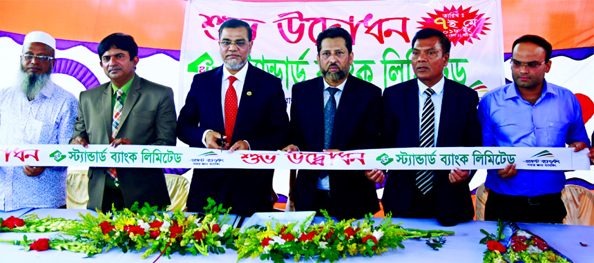 Md. Motaleb Hossain, Deputy Managing Director of Standard Bank Limited, inaugurating its 21st Agent Outlet at Atipara Bazar, Dakkhin Khan in Dhaka on Monday. Rezaur Rahman, Head of Agent Banking Division of the bank was also present.