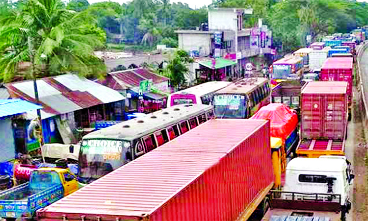 Hundreds of vehicles remain stuck in a huge traffic gridlock for about 30 Km long at Fatehpur area near Feni town, causing untold sufferings to commuters on Thursday.