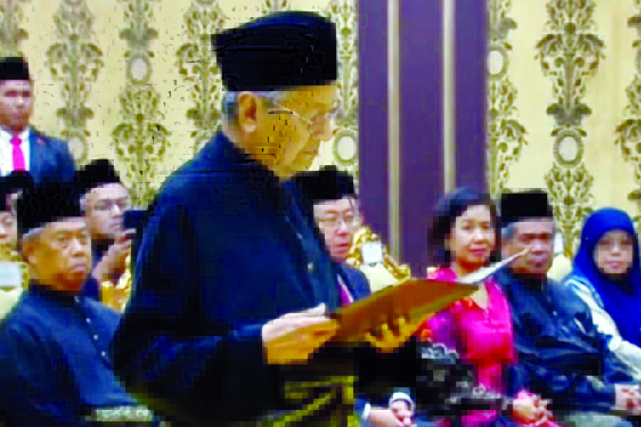 Tun Mahathir Mohamad being sworn in as Malaysia's seventh Prime Minister at the Palace on May 10, 2018. Internet photo