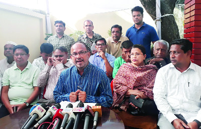 KHULNA: BNP nominated mayor candidate Nazrul Islam Monju speaking at a press conference at his home yesterday.