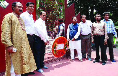SAIDPUR (Nilphamari): Railway Minister Mujibul Haque placing wreaths at the monument of Liberation War at Saidpur Upazila yesterday.