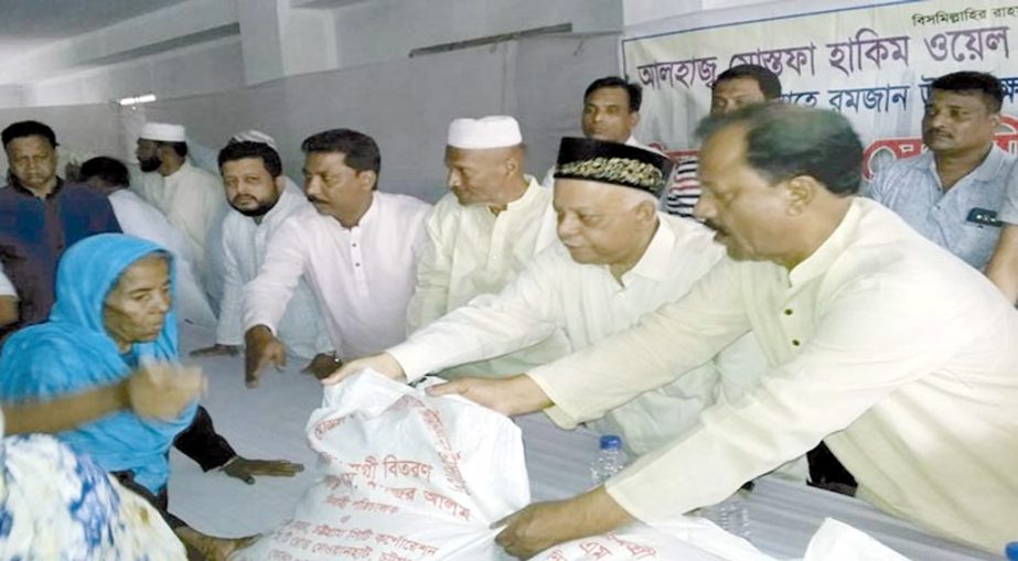 Former mayor of Chattogram City Corporation and Executive Director of Alhaj Mostofa Hakim Welfare Foundation M. Monjur Alam distributing Iftar and Shahri items for the destitute on Friday at Ward No 41 Potenga Hotel Royal Sea Beach as chief guest. Direct