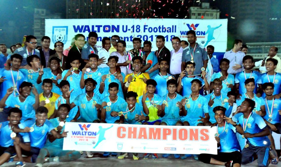 Members of Dhaka Abahani Limited, the champions of the Walton Under-18 Football Tournament with the guest and officials of Bangladesh Football Federation pose for a photo session at the Bangabandhu National Stadium on Sunday.