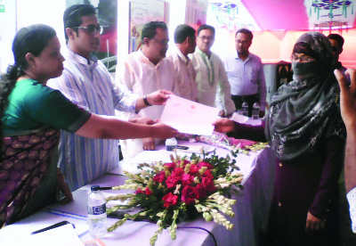 DAMUDYA (Shariatpur ): Nahim Razzak MP distributing certificates among the trainees of national service at Damudya Upazila Parishad premises yesterday.