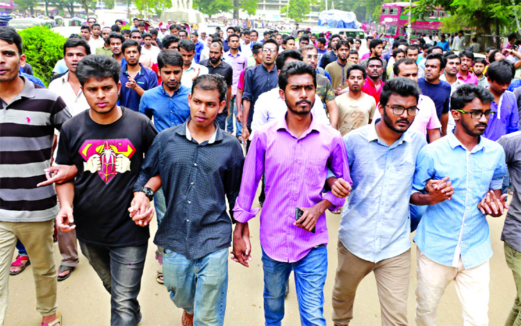 Quota movement protesters staged demonstration on Dhaka University Campus, protesting threat to Joint Convener Nur and Rashed Khan on Wednesday.