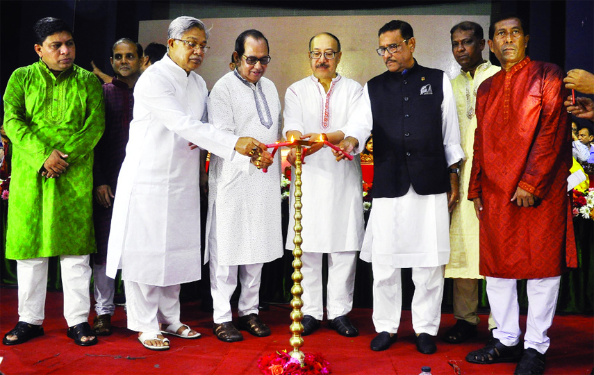 Road Transport and Bridges Minister Obaidul Quader and Indian High Commissioner to Bangladesh Harsh Vardhan Shringla inaugurating the biennial conference-2018 of Bangladesh Puja Udjapon Parishad at the Engineers Institution in the city on Friday.