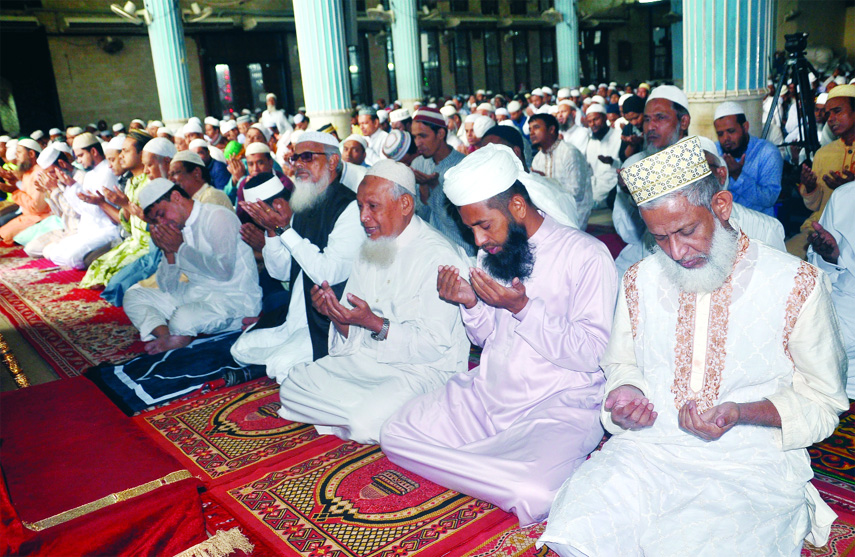 Muslim devotees offering munajat seeking divine blessings at the first Jum'a in Ramzan. The snap was taken from the city's Baitul Mukarram National Mosque.