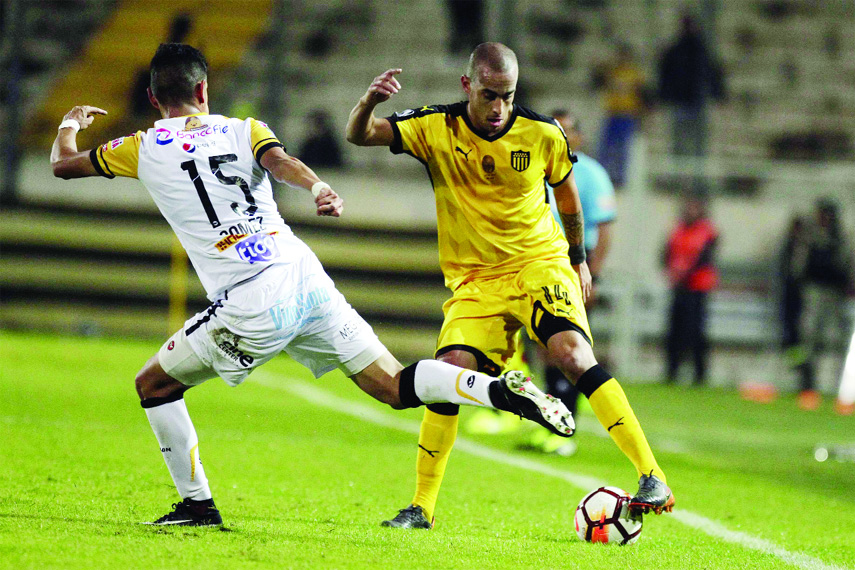 Richet Gomez of Bolivia's The Strongest (left) fights for the ball with Guzman Pereira of Uruguay's Penarol during a Copa Libertadores soccer game in Montevideo, Uruguay on Thursday.