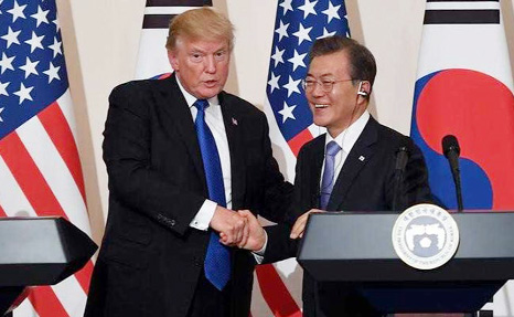 US President Donald Trump and South Korean President Moon Jae-in on Sunday discussed North Korea's recent threats to cancel its unprecedented summit with Washington, Seoul's presidential office said.