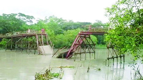 BETAGI (Barguna): The broken Akhonbari Bridge at Betagi Sadar Upazila needed immediate repair as thousands of people of the Union facing great trouble. This snap was taken yesterday.