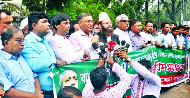 Bangladesh Awami Muktijoddha Projanma League formed a human chain in front of the Jatiya Press Club on Monday protesting killings of Palestinians in Gaza.