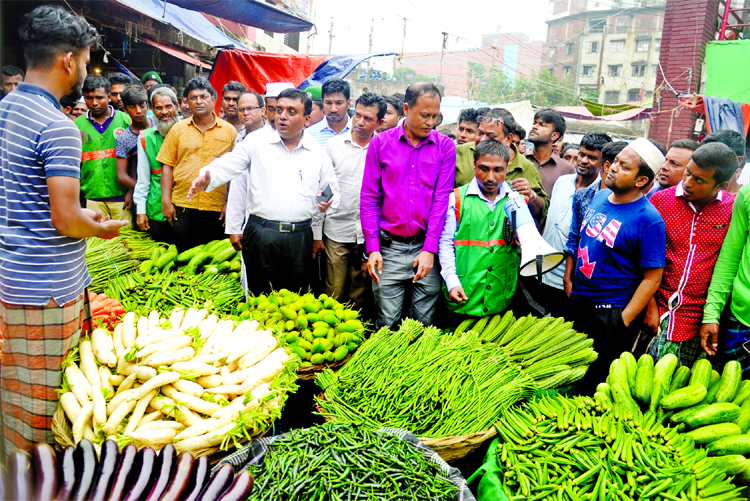 DNCC mobile court visited city's Kawran Bazar vegetables market on Monday whether traders selling their vegetables in prices fixed by DNCC.