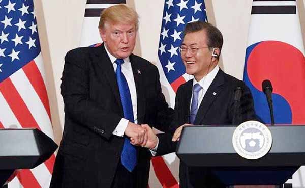 South Korean President Moon Jae-in visits US President Donald Trump at the White Hosue