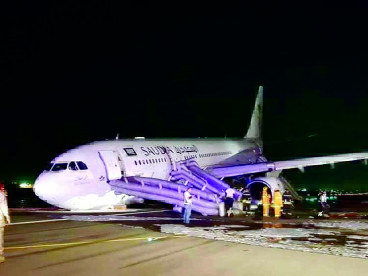 A Dhaka-bound Saudi Arabian Airlines flight made an emergency landing at King Abdulaziz International Airport in Jeddah following a malfunction of hydraulic system and subsequent retraction of its nose gear. Internet photo
