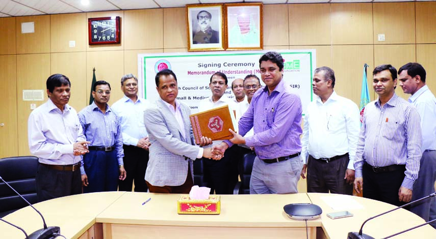 Md Khalilur Rahman, Secretary, Bangladesh Council of Scientific and Industrial Research (BCSIR) and SM Shaheen Anwar, Deputy Managing Director, Small and Medium Enterprise Foundation exchanging MoU document after signing an agreement on behalf of their re