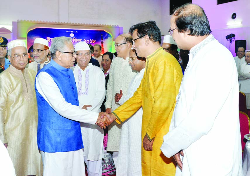 President Abdul Hamid joined an Iftar Mahfil hosted by Chief Justice Syed Mahmud Hossain on the Supreme Court premises and exchanging pleasantries on Thursday. PID photo