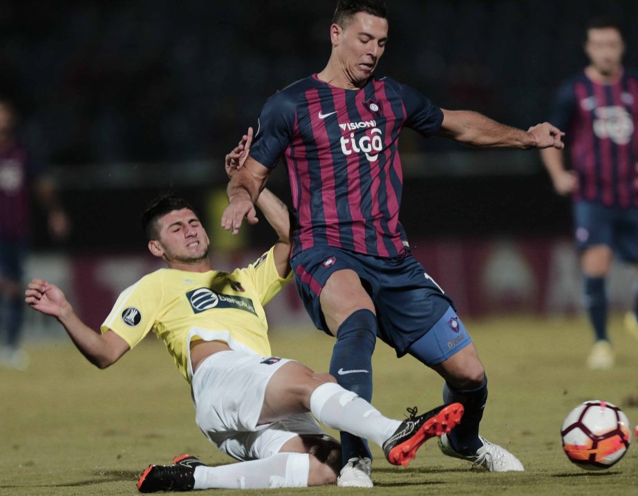 Roberto Chacon of Venezuela's Monagas (left) fights for the ball with Striker Diego Churin of Paraguay's Cerro Portenoduring a Copa Libertadores soccer match in Asuncion, Paraguay on Wednesday.