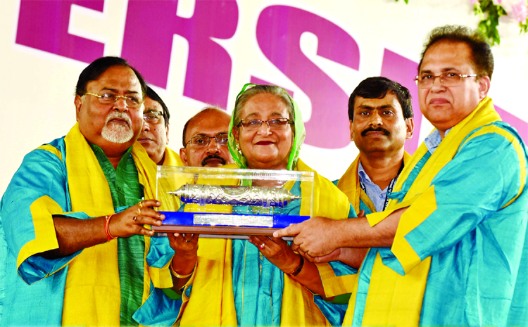 Prime Minister Sheikh Hasina receiving DLitt Degree from the Kazi Nazrul University at Asansol in Paschim Bardhaman district on Saturday.