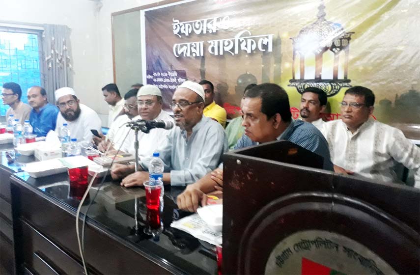 Former Member of World Press Council journalist Moinuddin Kadri Showkat was present as Chief Guest at an Iftar Mahfil arranged by Chattogram Reporters Unity at Metropolitan Sangbadik Union Auditorium on Saturday.