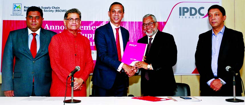 Mominul Islam, CEO of IPDC Finance Limited and Naquib Khan, Director of Corporate Affairs of Nestle Bangladesh Limited and President of Bangladesh Supply Chain Management Society, shaking hands after a press conference to share more insights about the Ban