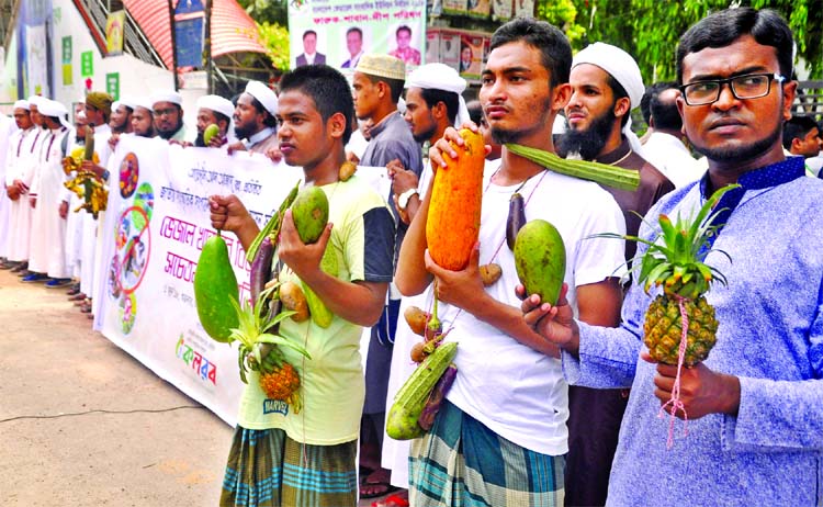 Kalorab, a social organisation formed a human chain with fruits in front of the Jatiya Press Club on Friday to raise awareness against food adulteration.