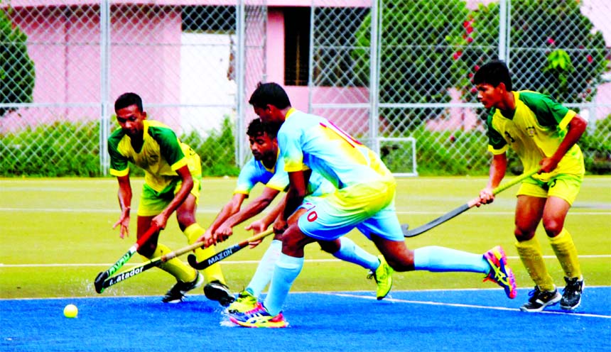 A view of the Super League match of the Green Delta Insurance Premier Division Hockey League between Dhaka Abahani Limited and Sonali Bank Limited at the Maulana Bhashani National Hockey Stadium on Friday.