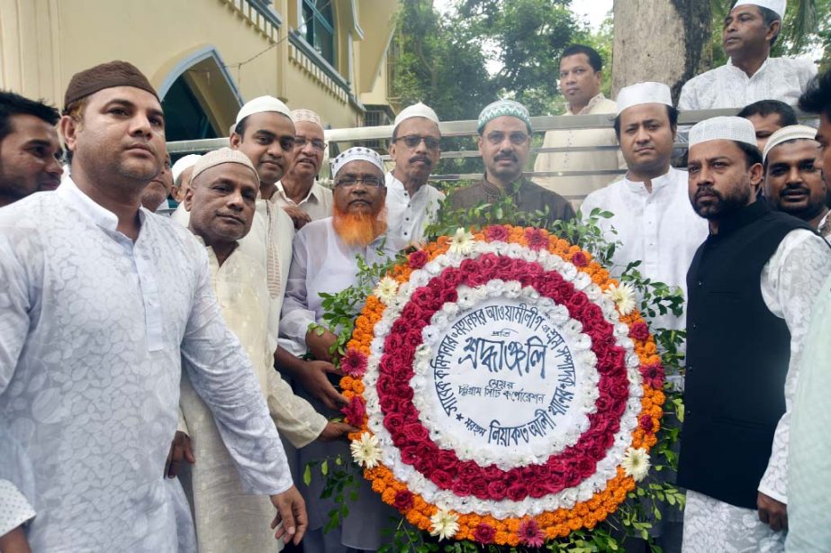 CCC Mayor A J M Nasir Uddin placing wreaths at the grave of former Labour Affairs Secretary of Chattogram City Awami League and former commissioner Liaquat Ali Khan marking his 19th death anniversary on Saturday.