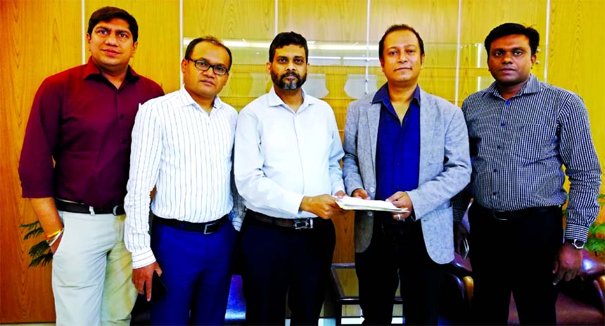 Md. Kamal Hossain, Managing Director of Race Online Ltd, an Internet Service Provider company and Gautam Ghosh, Director of Havas Digital Ltd, sign an agreement recently. Nasir Uddin Ahmed, Chairman of the internet company was also present.