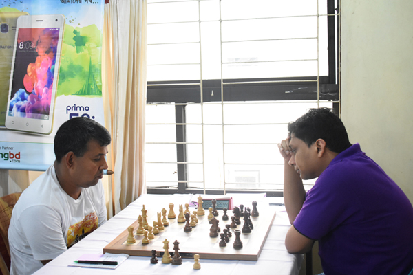 Grand Master Enamul Hossain Razib (right) of Saif Sporting Club in action against FIDE Master Khondker Aminul Islam of Bangladesh Navy during their eighth round match of the Walton International FIDE Rating Chess Tournament at Bangladesh Chess Federation