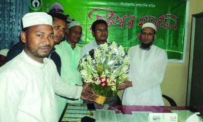 DUPCHANCHIA (Bogura): Leaders of Dupchanchai Press Club greeting newly- appointed UNO SM Zakir Hossain at office premises during an Iftar Mahfil on Sunday.