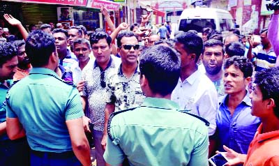 BARISHAL: Police foiled agitation rally of Jubo Dal activists demanding cancellation of announced Jubo Dal District Committee on Sunday.