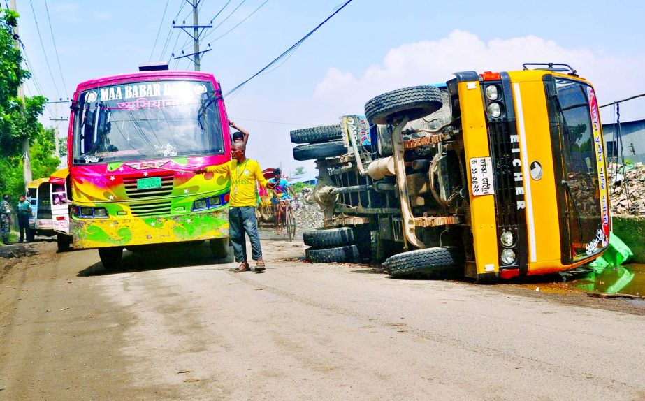 Due to reckless driving, a goods-laden truck skidded off in to a roadside ditch in city's Basherpool area in Demra on Tuesday.