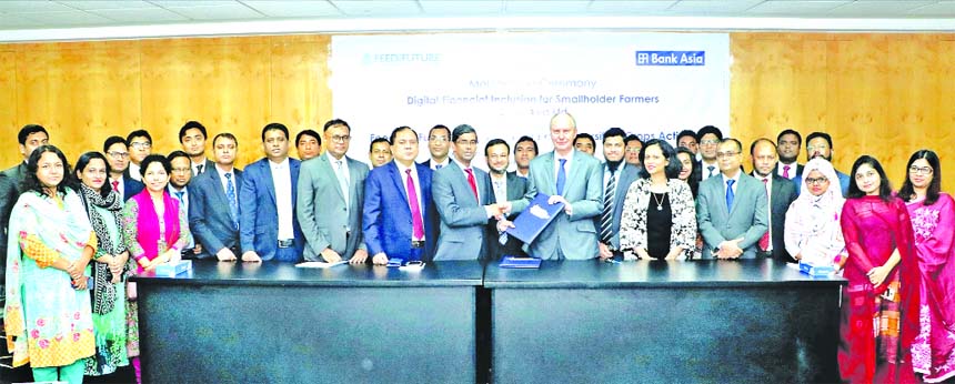 Md. Arfan Ali, Managing Director of Bank Asia and Tim Russell, Chief of Party of the USAID-financed 'Feed the Future Bangladesh Rice and Diversified Crops (RDC) Activity', exchanging a MoU on digital financial inclusion at a function at the bank's head