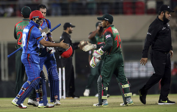 Afghanistan and Bangladesh cricket players shake hands after Afghanistan won against Bangladesh during the second T20 cricket match between Afghanistan and Bangladesh in Dehraduni, India on Tuesday.