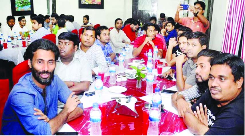 Amra Kja Mujib Sena arranged an Iftar Mahfil at a city posh restaurant recently.