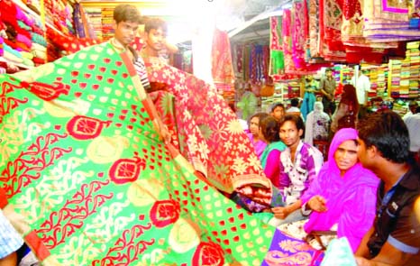 KHULNA: Eid shopping is getting momentum in Khulna City. This picture was taken from Khulna New Market area yesterday.