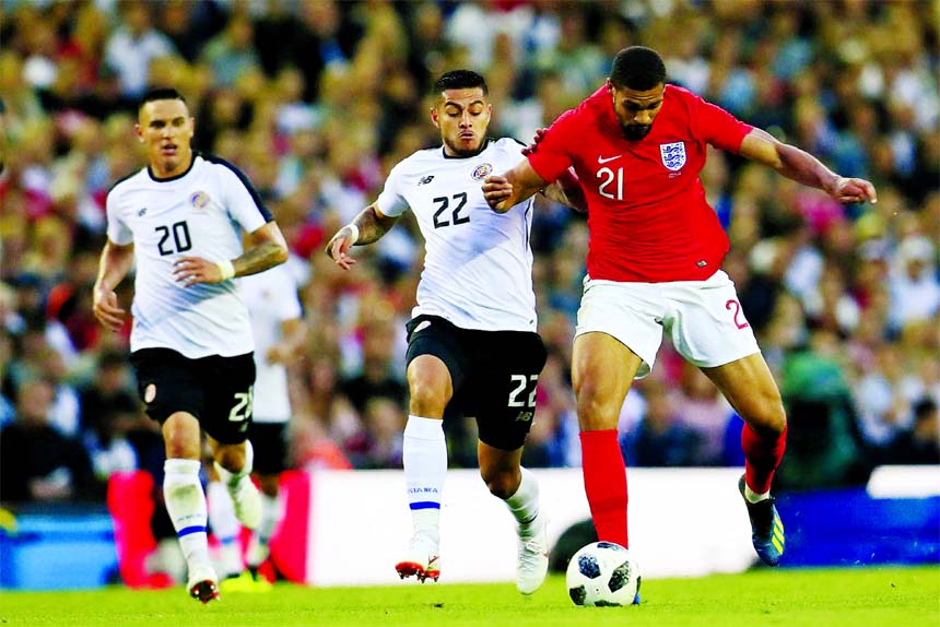 Costa Rica's Ronald Matarrita and England's Ruben Loftus-Cheek (right) battle for the ball during their International Friendly soccer match at Elland Road, Leeds, England on Thursday.