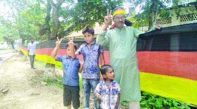 SAKHIPUR(Tangail): Abdul Kuddus Makhon, a fan of German football team made a 2- km long German flag showing it at a local primary school in Sakhipur Upazila yesterday.