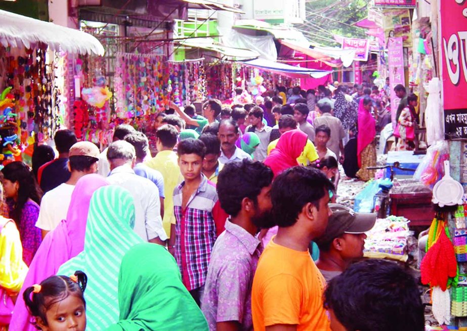 SATKHIRA: People rushing at road sides markets to punchase essential items in Satkhira as few days left for Eid- ul- Fitr. This snap was taken yesterday.