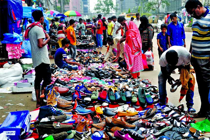 Low-income and poor people are busy in Eid shopping from footpaths at last moment. This snap was taken from city's Motijheel area on Wednesday.